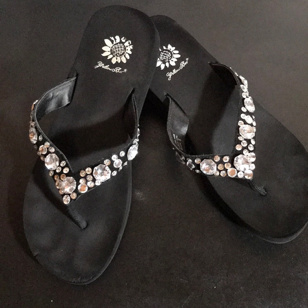 Yellowbox flip flops size 8 with clear bling.